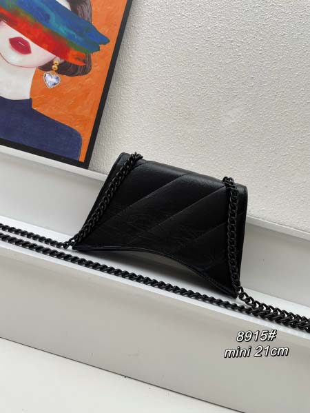 2025年5月29日入荷新作 Balenciaga Crush SIZE：21x4.5x15cm    お安い/人気/革/バッグ/XX工場