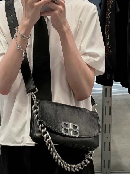 2025年5月29日入荷新作Balenciaga 新作23FallBB Soft 26*24.8*3cm/ 36*23.8*4cmお安い/人気/革/バッグ/XX工場