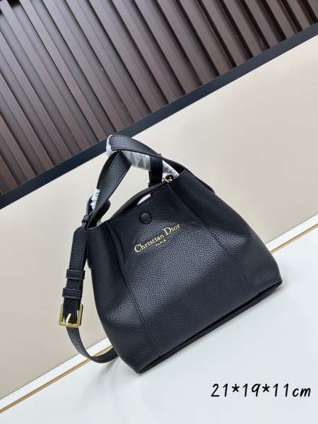2025年5月29日入荷新作 Dior signature バケツバッグ SIZE：21x19x11CMお安い/人気/革/バッグ/XX工場