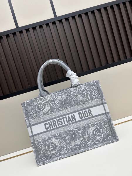 2025年5月29日入荷新作Dior Book Tote】 SIZE:42cmお安い/人気/革/バッグ/XX工場