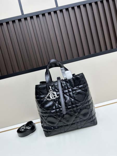 2025年5月29日入荷新作Dior Toujours SIZE:20 x 22 x 18.5 CMお安い/人気/革/バッグ/XX工場