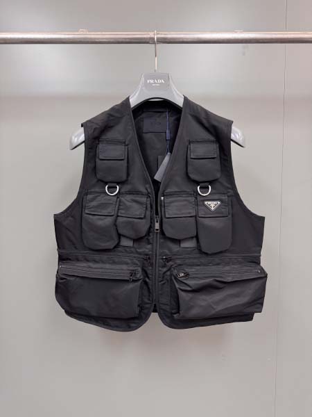 2025年5月8日入荷新作Prada多ポケット機能風カメラマ...