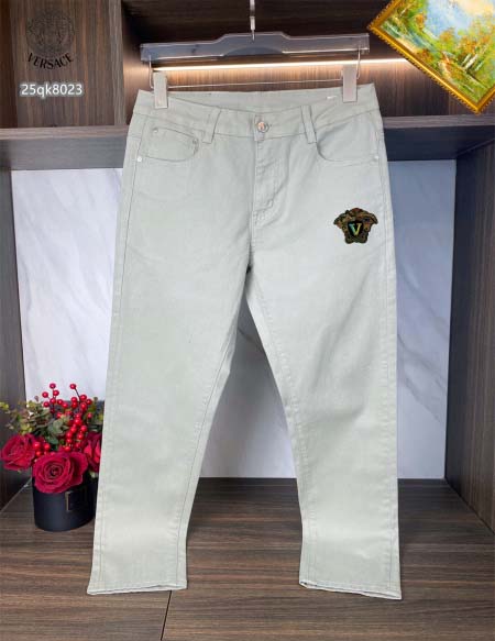 2025年5月10日入荷新作Versaceジーパン安価で人気...