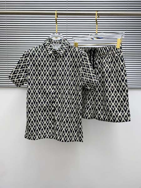 2025年5月14日入荷新作Valentino半袖上下セット...