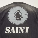 2025年5月17日入荷新作PUBLIC ENEMY x SAINT Mxxxxxx SAINT ENEMY SS TEE 半袖 Tシャツ 高级品/人気/誕生日プレゼント/人気/ファッション/トレンド/限定/WB工場