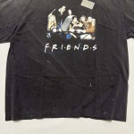 2025年5月17日入荷新作SAINT Mxxxxxx × FRIENDS FRD_SS TEE-FRIENDS-BLK 半袖 Tシャツ高级品/人気/誕生日プレゼント/人気/ファッション/トレンド/限定/WB工場