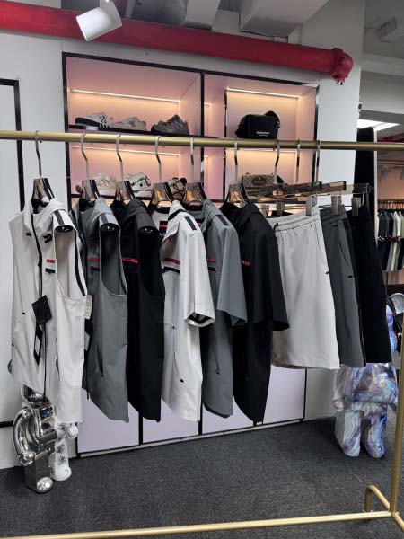 2025年5月20日入荷新作PRADA半袖の上着とベスト 原...