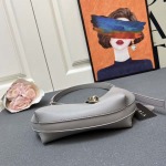 2025年5月28日入荷新作FURLA  斜め下げ バッグ/ハンドバッグ/ショルダーバッグ牛革/  SIZE:22X21X7.5CM  お安い/人気/本革 バッグ/XX工場