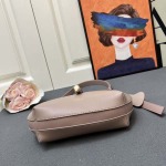 2025年5月28日入荷新作FURLA  斜め下げ バッグ/ハンドバッグ/ショルダーバッグ牛革/  SIZE:22X21X7.5CM  お安い/人気/本革 バッグ/XX工場