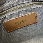 2025年5月28日入荷新作FURLA  斜め下げ バッグ/ハンドバッグ/ショルダーバッグ牛革/  SIZE:22X21X7.5CM  お安い/人気/本革 バッグ/XX工場