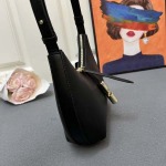 2025年5月28日入荷新作FURLA  斜め下げ バッグ/ハンドバッグ/ショルダーバッグ牛革/  SIZE:22X21X7.5CM  お安い/人気/本革 バッグ/XX工場