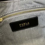 2025年5月28日入荷新作FURLA  斜め下げ バッグ/ハンドバッグ/ショルダーバッグ牛革/  SIZE:22X21X7.5CM  お安い/人気/本革 バッグ/XX工場