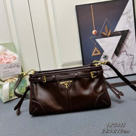 2025年5月28日入荷新作1BG445斜め下げ バッグ P...