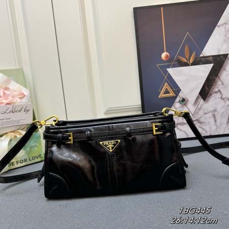 2025年5月28日入荷新作1BG445斜め下げ バッグ P...