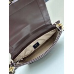 2025年5月28日入荷新作  Fendi  SIZE:26.5X18X8.5Cm  お安い/人気/本革 バッグ/XX工場