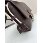 2025年5月28日入荷新作  Fendi  SIZE:26.5X18X8.5Cm  お安い/人気/本革 バッグ/XX工場