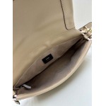 2025年5月28日入荷新作  Fendi  SIZE:26.5X18X8.5Cm  お安い/人気/本革 バッグ/XX工場