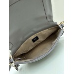 2025年5月28日入荷新作  Fendi  SIZE:26.5X18X8.5Cm  お安い/人気/本革 バッグ/XX工場