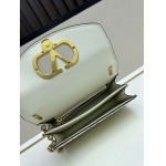 2025年5月28日入荷新作  VALENTINO 新品  VLOGO SIGNATURE  -SIZE:19x10x6cm  お安い/人気/本革 バッグ/XX工場