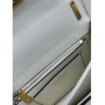 2025年5月28日入荷新作  VALENTINO 新品  VLOGO SIGNATURE  -SIZE:19x10x6cm  お安い/人気/本革 バッグ/XX工場