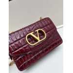 2025年5月28日入荷新作  VALENTINO新品  VLOGO SIGNATURE  -SIZE:19x10x6cm  お安い/人気/本革 バッグ/XX工場