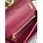 2025年5月28日入荷新作  VALENTINO新品  VLOGO SIGNATURE  -SIZE:19x10x6cm  お安い/人気/本革 バッグ/XX工場