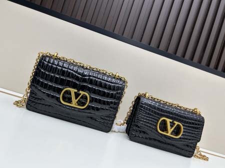 2025年5月28日入荷新作  VALENTINO新品  V...