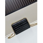 2025年5月28日入荷新作  VALENTINO新品  VLOGO SIGNATURE  -SIZE:19x10x6cm  お安い/人気/本革 バッグ/XX工場