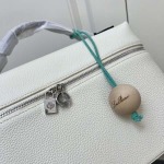 2025年5月28日入荷新作  Loro Piana Extra pocket SIZE:27*10*16cm。  お安い/人気/本革 バッグ/XX工場