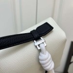 2025年5月28日入荷新作  Loro Piana Extra pocket SIZE:27*10*16cm。  お安い/人気/本革 バッグ/XX工場