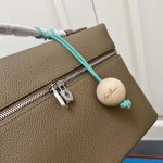 2025年5月28日入荷新作  Loro Piana Extra pocket SIZE:27*10*16cm。  お安い/人気/本革 バッグ/XX工場