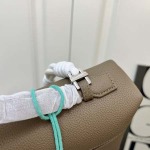 2025年5月28日入荷新作  Loro Piana Extra pocket SIZE:27*10*16cm。  お安い/人気/本革 バッグ/XX工場