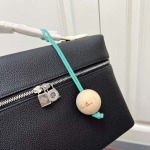 2025年5月28日入荷新作  Loro Piana Extra pocket SIZE:27*10*16cm。  お安い/人気/本革 バッグ/XX工場