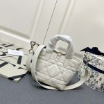 2025年5月28日入荷新作Dior CD mini  SIZE:13*15*12cm  お安い/人気/本革 バッグ/XX工場