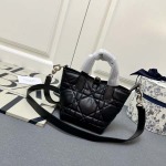 2025年5月28日入荷新作Dior CD mini  SIZE:13*15*12cm  お安い/人気/本革 バッグ/XX工場