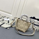 2025年5月28日入荷新作Dior CD mini  SIZE:13*15*12cm  お安い/人気/本革 バッグ/XX工場