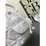 2025年5月28日入荷新作Dior caro  SIZE:20x24x9CM お安い/人気/本革 バッグ/XX工場