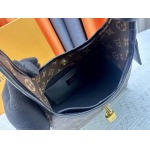 2025年5月28日入荷Louis Vuitton バッグM12940黑色 The Drop   The Drop   2018 年 Flower Hobo Monogram 15 x 12 x 28 CM 人気の新作/誕生日プレゼント/Z