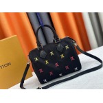 2025年5月28日入荷Louis Vuitton バッグM40391 M13966 M14136  Pharrell Williams   LV Blason  40x27x20cm 人気の新作/誕生日プレゼント/ZC工場