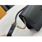 2025年5月28日入荷Louis Vuitton バッグM14564   Wallet On Chain   LV Bloom   11.5 x 4 x 20 CM 人気の新作/誕生日プレゼント/ZC工場