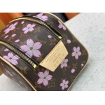 2025年5月28日入荷Louis Vuitton バッグ村上隆M47528 M13669  Dopp Kit Monogram Eclipse28.0 x 15.0 x 16.5 CM 人気の新作/誕生日プレゼント/ZC工場