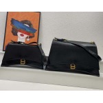 2025年5月29日入荷新作 Balenciaga  crush SIZE： 31x 20x 10cm  SIZE： 40× 25× 13cm    お安い/人気/革/バッグ/XX工場