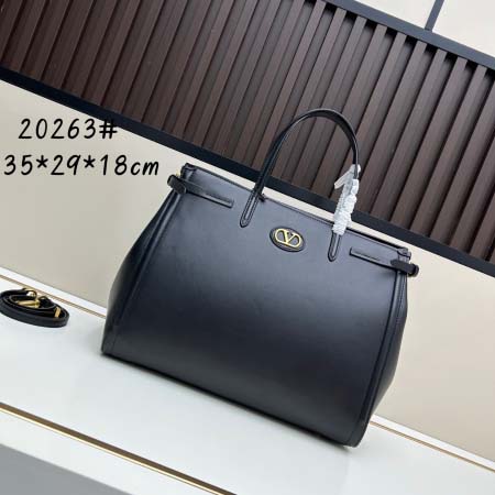 2025年5月29日入荷新作 VALENTINO GARAV...
