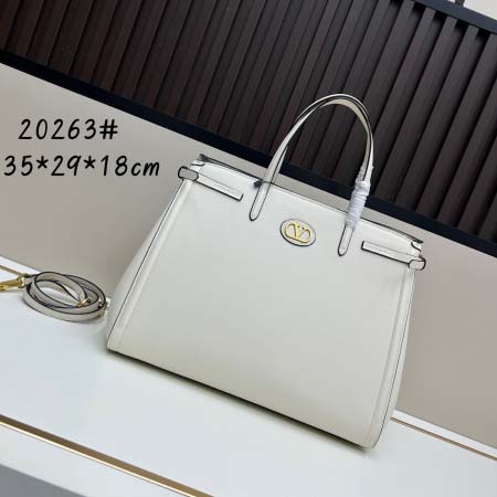 2025年5月29日入荷新作 VALENTINO GARAV...