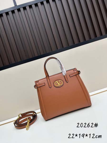 2025年5月29日入荷新作VALENTINO GARAVA...