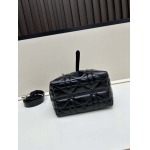 2025年5月29日入荷新作Dior Toujours Christian Dior Paris CD LockD.I.O.R. SIZE:16 x 18 x 12 CMお安い/人気/革/バッグ/XX工場
