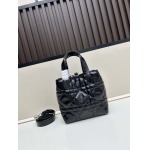 2025年5月29日入荷新作Dior Toujours Christian Dior Paris CD LockD.I.O.R. SIZE:16 x 18 x 12 CMお安い/人気/革/バッグ/XX工場
