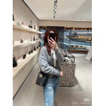 2025年5月29日入荷新作CELINE LouiseSIZE:13.5*16*10cmお安い/人気/革/バッグ/XX工場