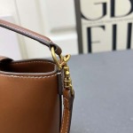 2025年5月29日入荷新作CELINE LouiseSIZE:13.5*16*10cmお安い/人気/革/バッグ/XX工場