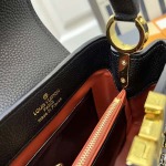 2025年5月29日入荷新作Louis Vuitton M12935 Capucines CapucinesChain On You Monogram SIZE::21×14×8cmお安い/人気/革/バッグ/XX工場